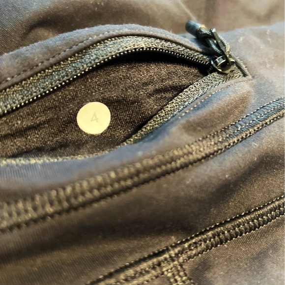 - Lululemon Run Inspire Crop (21") Black - Picture 6 of 6